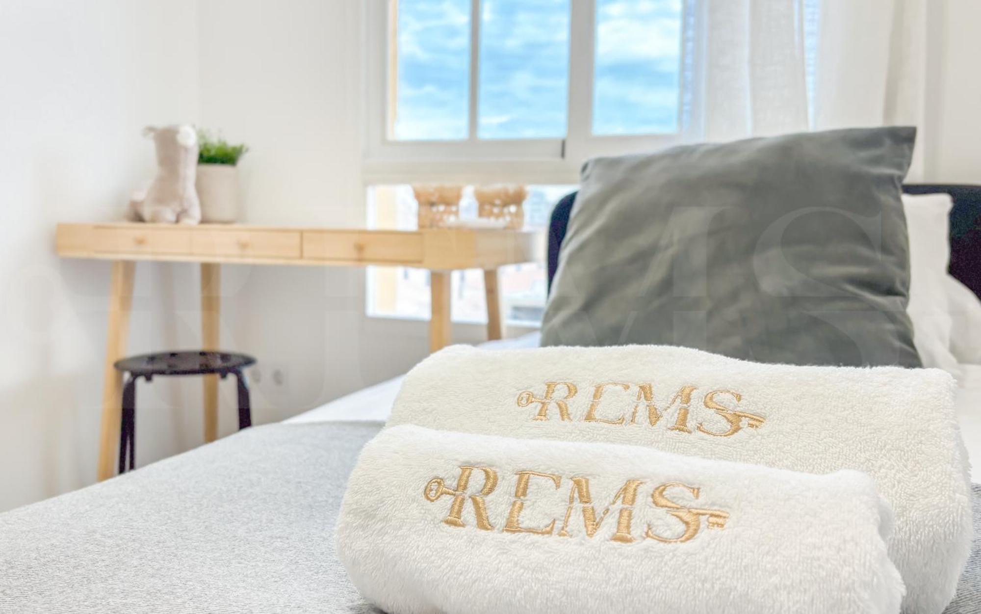 Apartment Sunlit & Fresh - Center By Rems